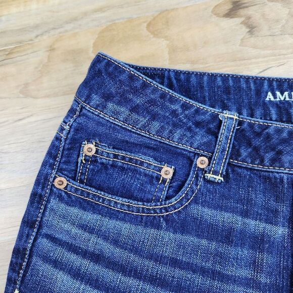 ☔️🔹️American Eagle Blue Raw Hem Denim Shorts Size 4/27 - Picture 4 of 9